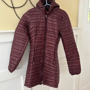Women’s Patagonia maroon puffer Jacket